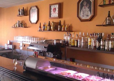 Barra Bar La Cruz de la Barrera en Lucena