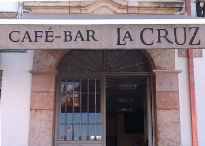 Entrada Bar La Cruz de la Barrera en Lucena